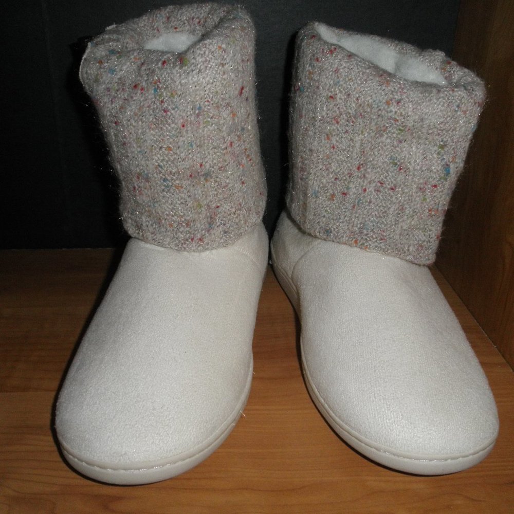 NEW by APOTHECARY, WHITE MEMORY FOAM SLIPPER BOOTS SIZE LARGE (10-11)